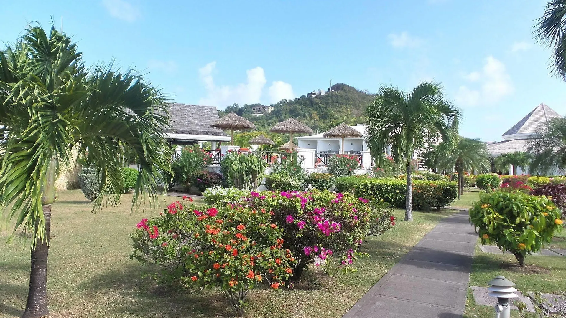 Coyaba Beach Resort St. George's 4*,